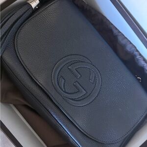 Certified Authentic
GUCCI
Pebbled Calfskin Medium Soho Flap Crossbody Black